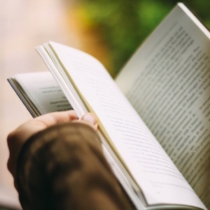 La libro estas legata.